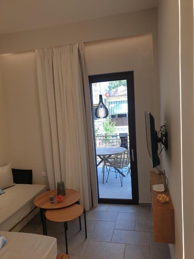 Vista Al Mare Luxury Apartments Gialova Eksteriør billede