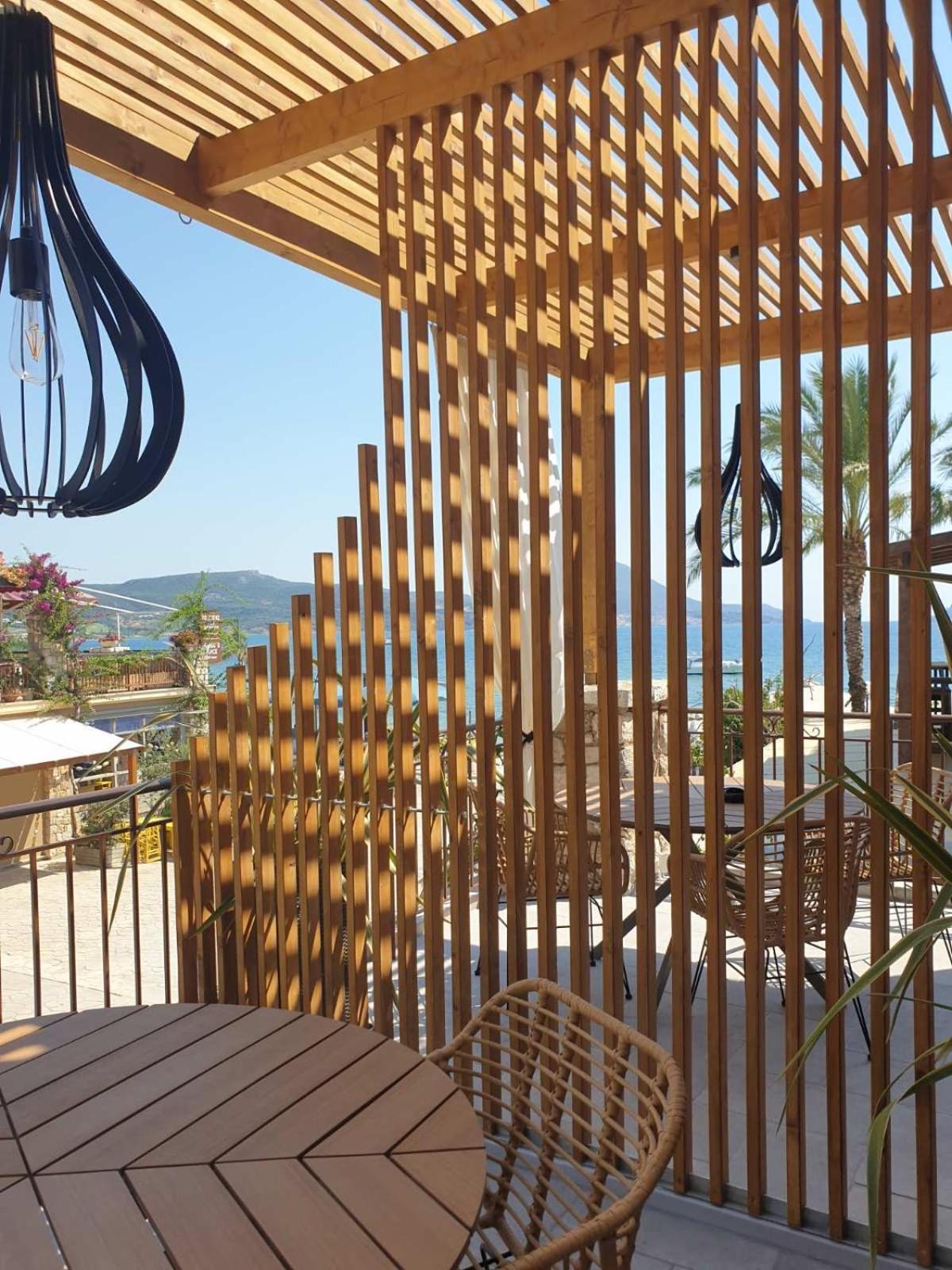 Vista Al Mare Luxury Apartments Gialova Eksteriør billede