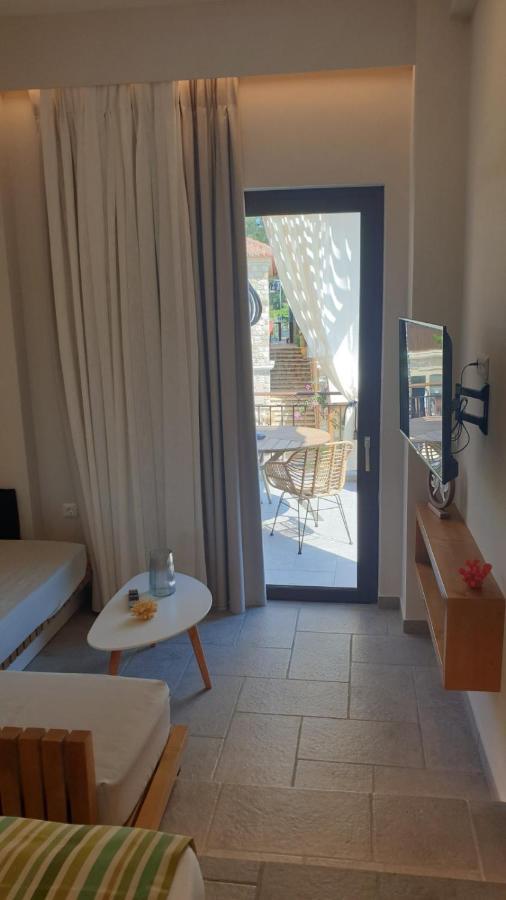 Vista Al Mare Luxury Apartments Gialova Eksteriør billede